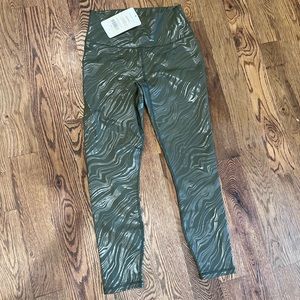 🌈3/$20🌈 FABLETICS Powerhold 7/8 Leggings Brand New with Tags Green Shimmer